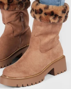 MISS GLOBO - Stivale camel scamosciato con pelliccia leopardata e zip laterale, tacco 5CM
