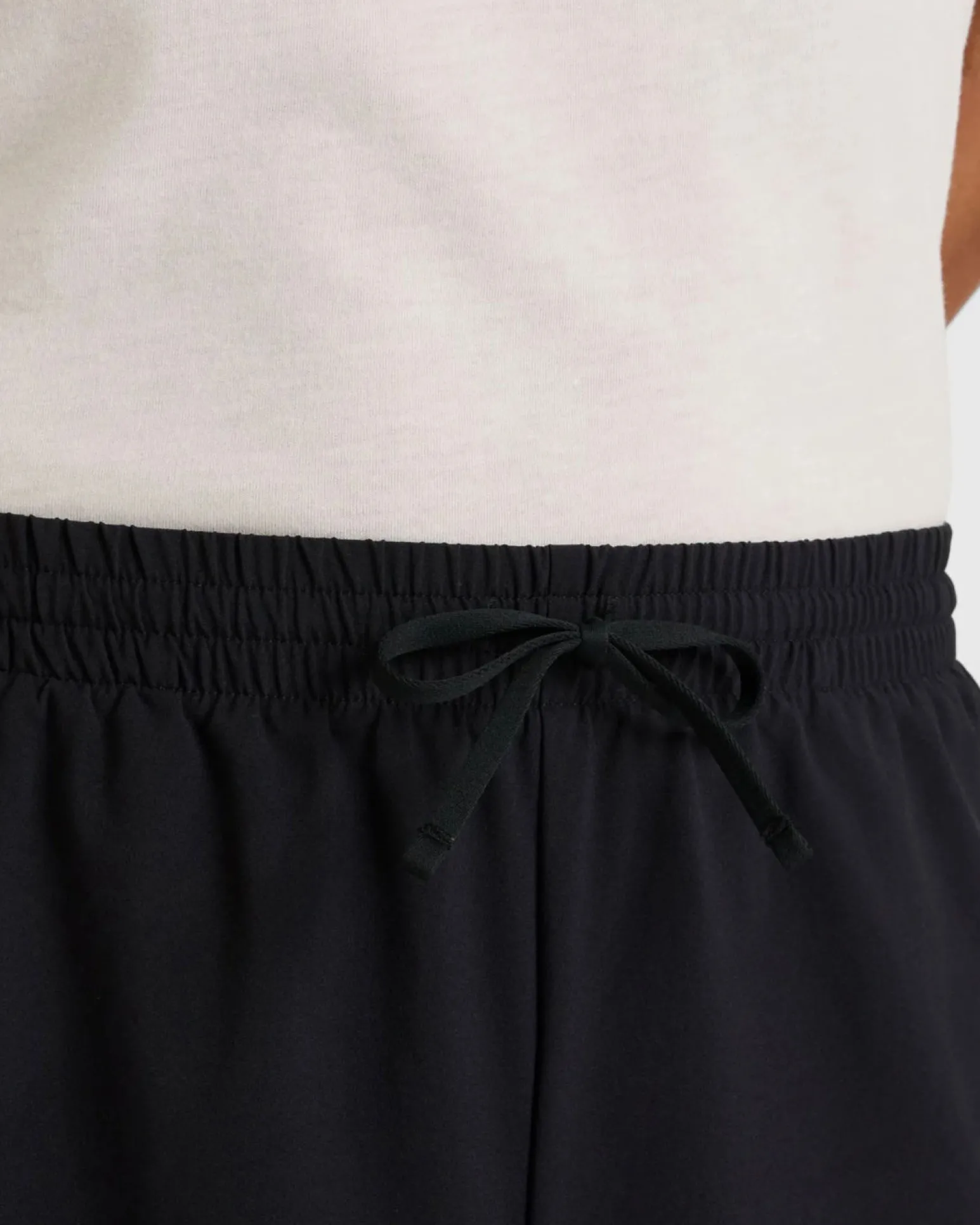 NEW BALANCE - PANTALONCINO UOMO NERO E CELESTE ESSENTIALS LINED GRAPHIC - MS41238BM