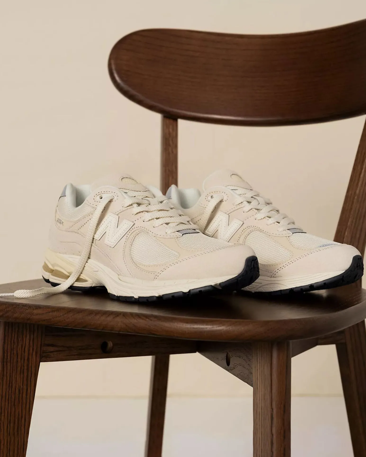 NEW BALANCE 2002R – SNEAKERS JUNIOR LIFESTYLE SABBIA / ARGENTO – M2002RCC