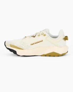 NEW BALANCE - SCARPA DA RUNNING TRAIL NITREL V6 BEIGE CON DETTAGLI  NERI, VERDI E GIALLO OCRA  DA UOMO, MNTR4SE