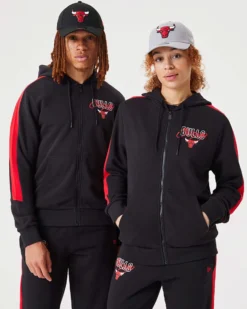 NEW ERA - Felpa nera e rossa con cappuccio zip frontale e logo Chicago Bulls