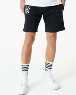 NEW ERA - Pantaloni corti neri con logo bianco