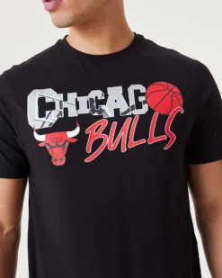 NEW ERA - T shirt girocollo da uomo nera in cotone con logo Chicago Bulls