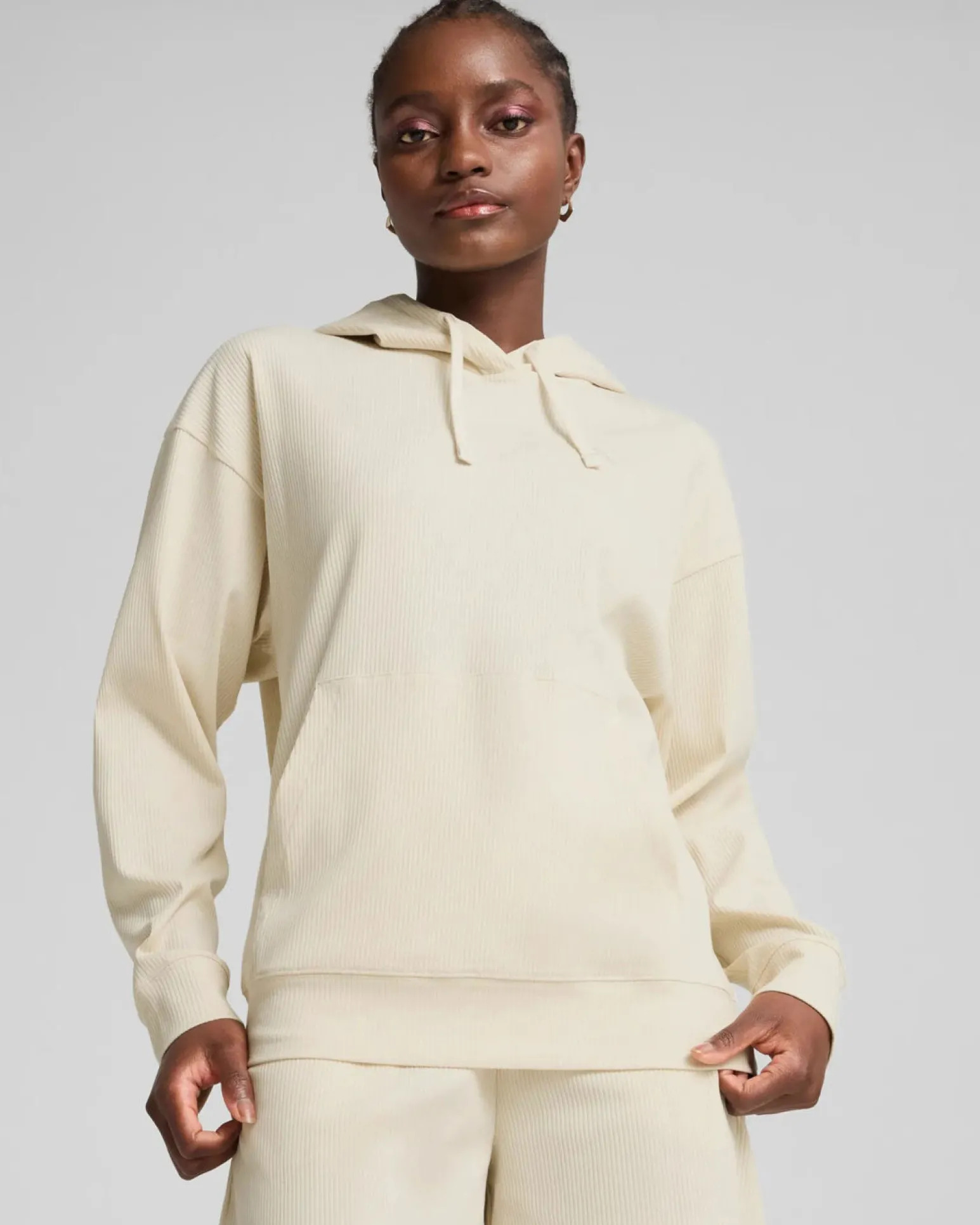 PUMA - FELPA CON CAPPUCCIO PANNA ESSENTIAL ELEVATED COMFORT DA DONNA, 685023-87