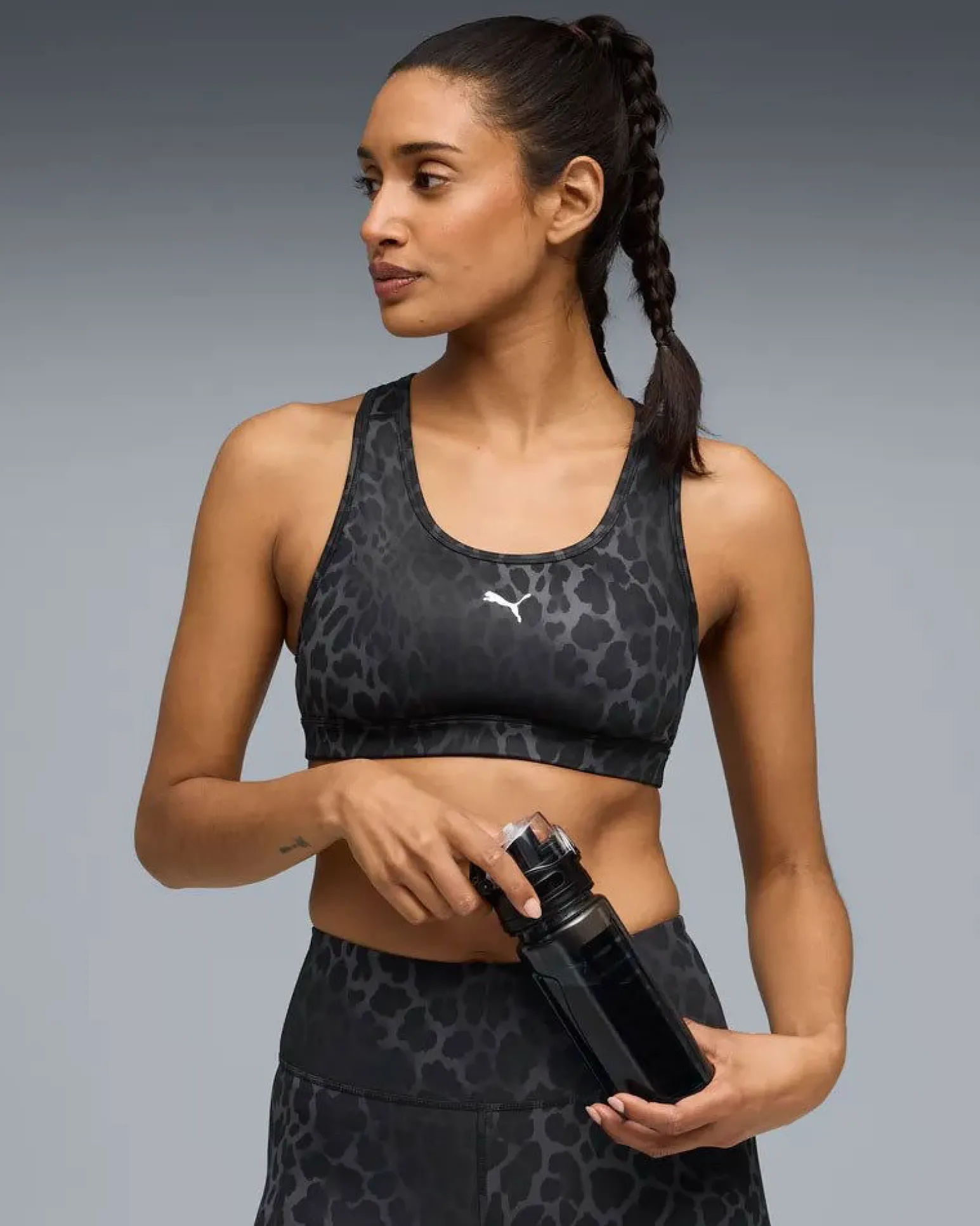 PUMA - REGGISENO SPORTIVO MACULATO NERO E GRIGIO 4KEEPS BRA SPOTTED HAZE MID DA DONNA, 528511-01