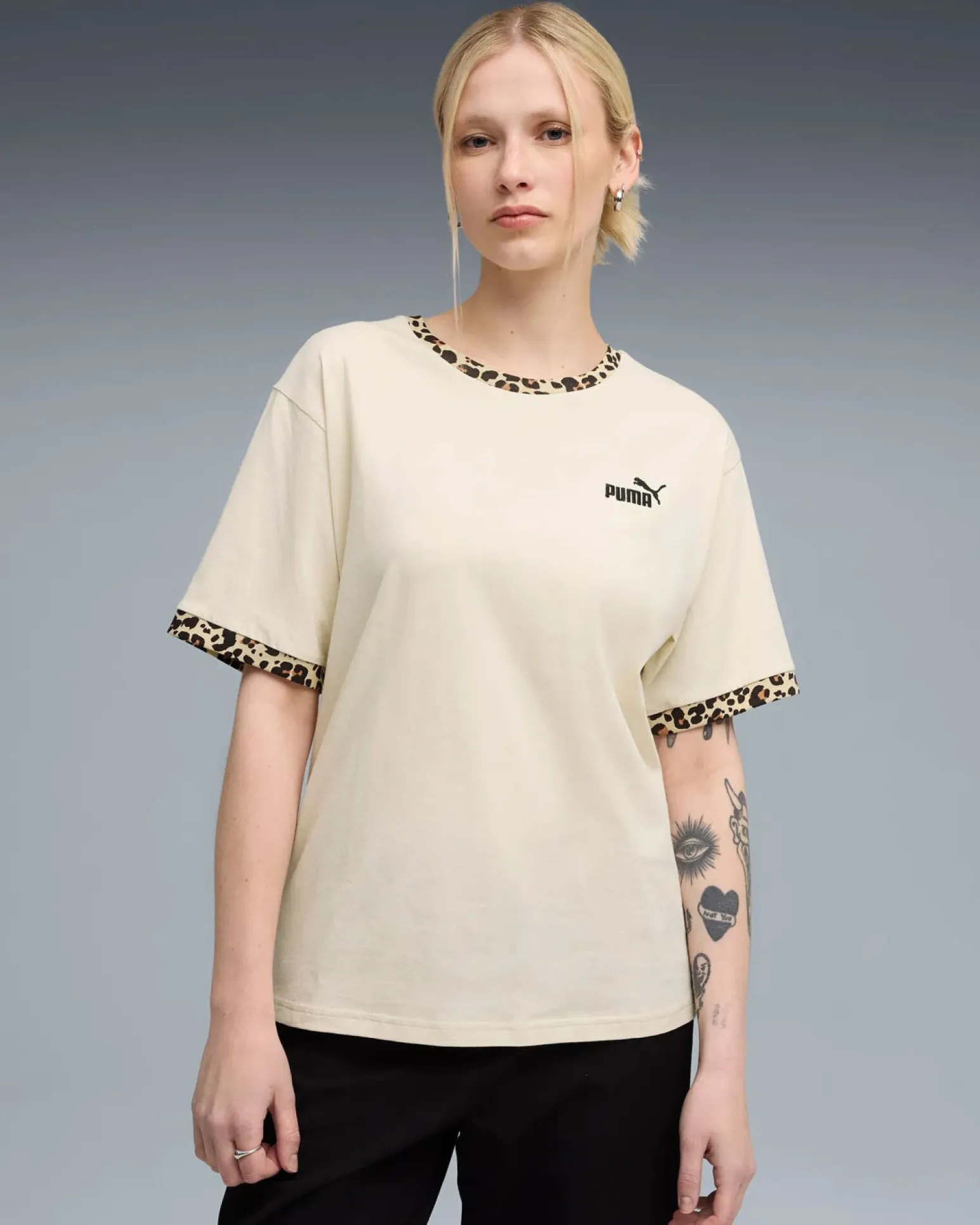 PUMA - T-SHIRT BEIGE E MACULATO ESSENTIAL GRAPHIC ANIMAL RELAXED DA DONNA, 688082-87