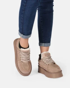 RIFLE - Scarpa beige scamosciata con lacci e pelliccia interna